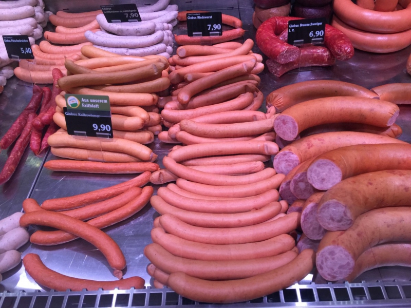 charcuterie-ROUGIERS-min_sausages_meat_butchery-1069321